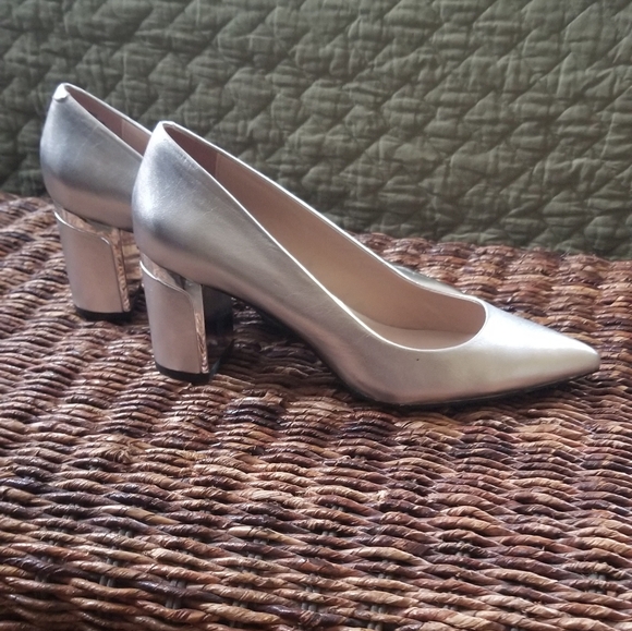 DKNY Pumps🖤 - Picture 2 of 8